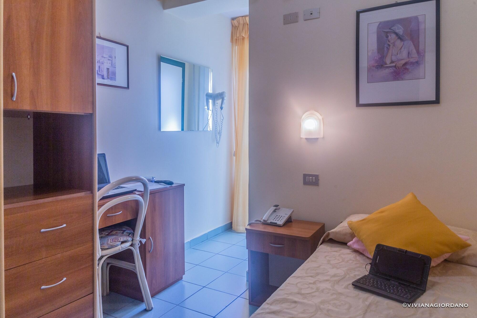 Hotel River Fronte Mare Con Piscina Rimini Exterior photo