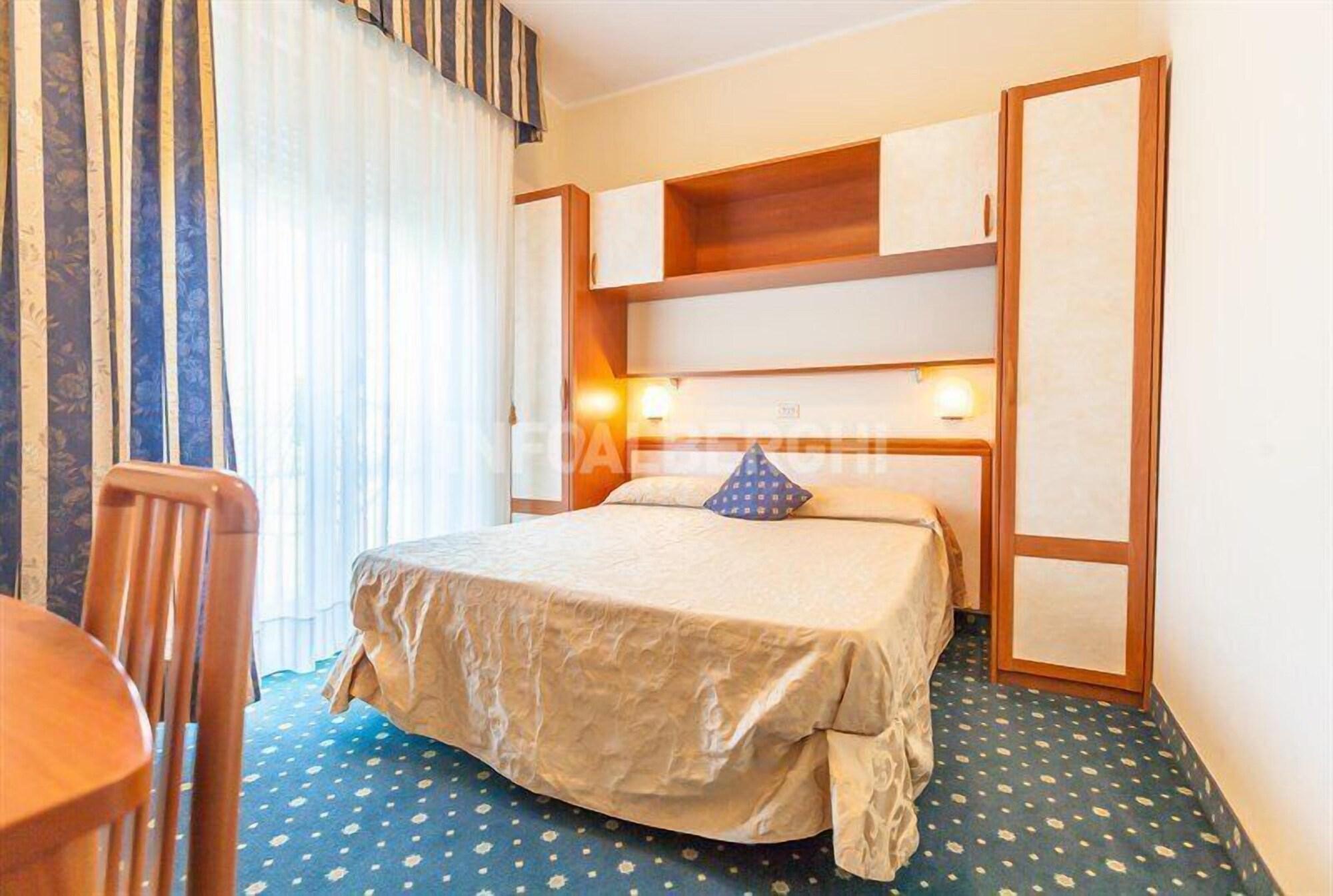 Hotel River Fronte Mare Con Piscina Rimini Exterior photo