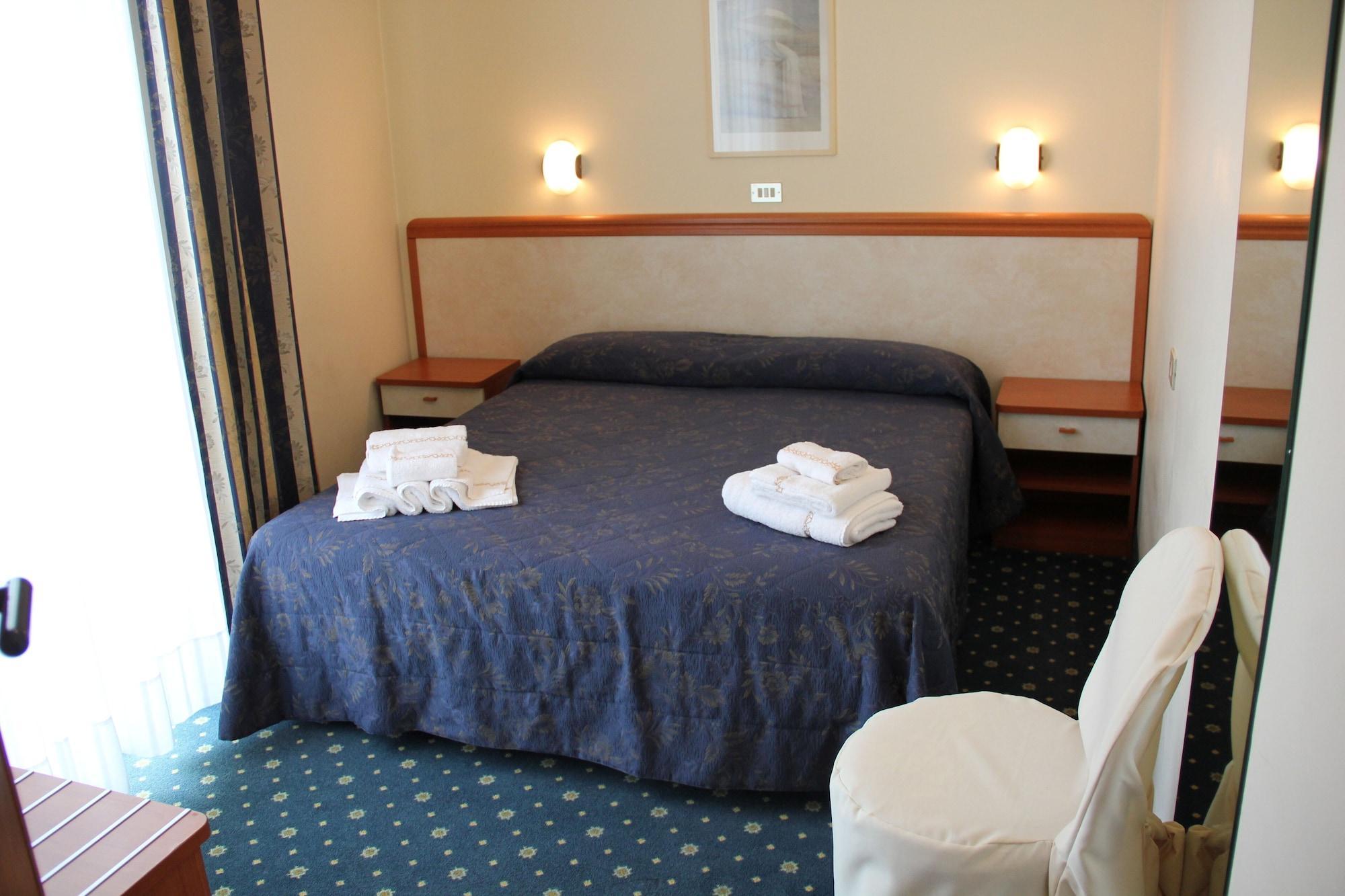 Hotel River Fronte Mare Con Piscina Rimini Exterior photo