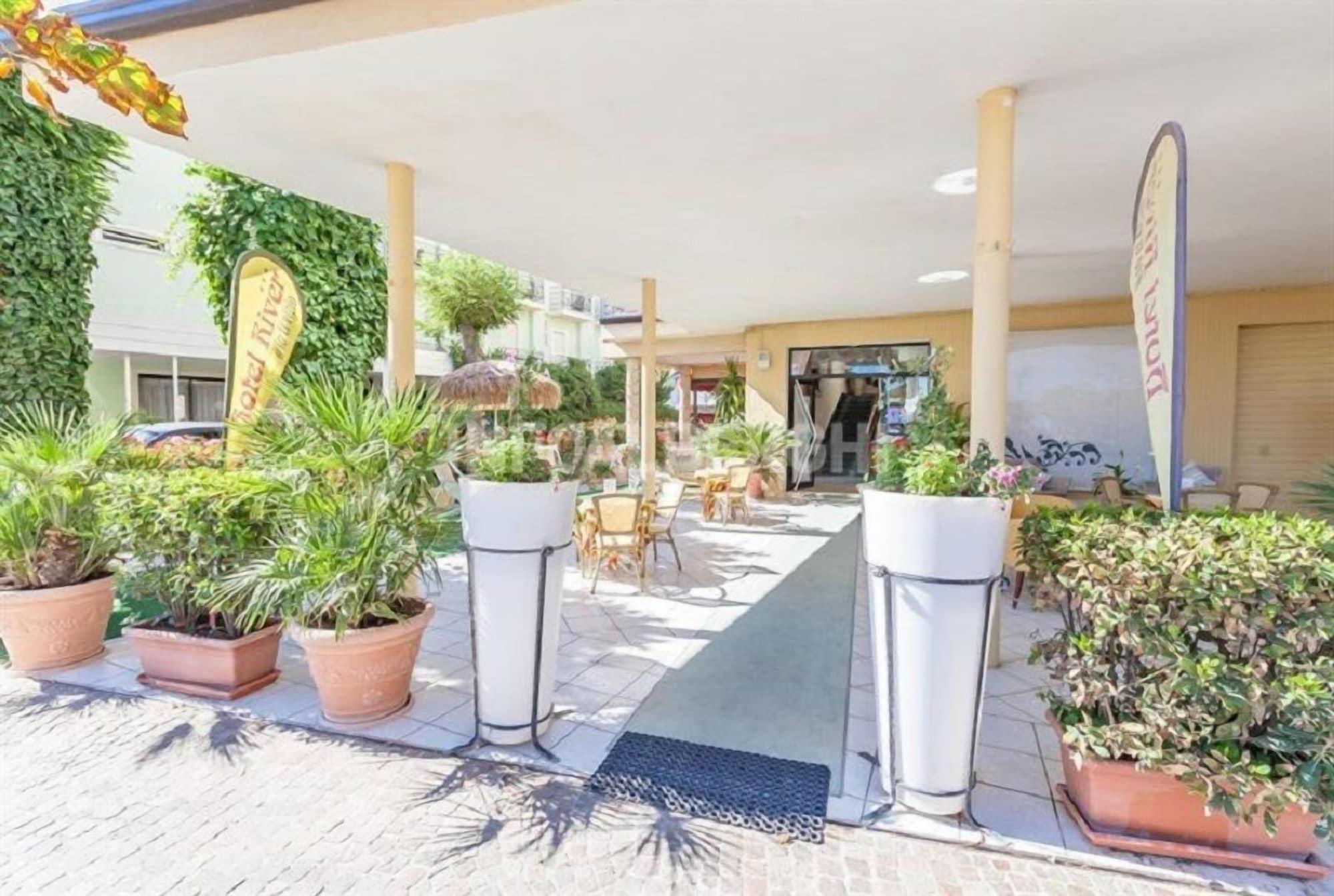 Hotel River Fronte Mare Con Piscina Rimini Exterior photo