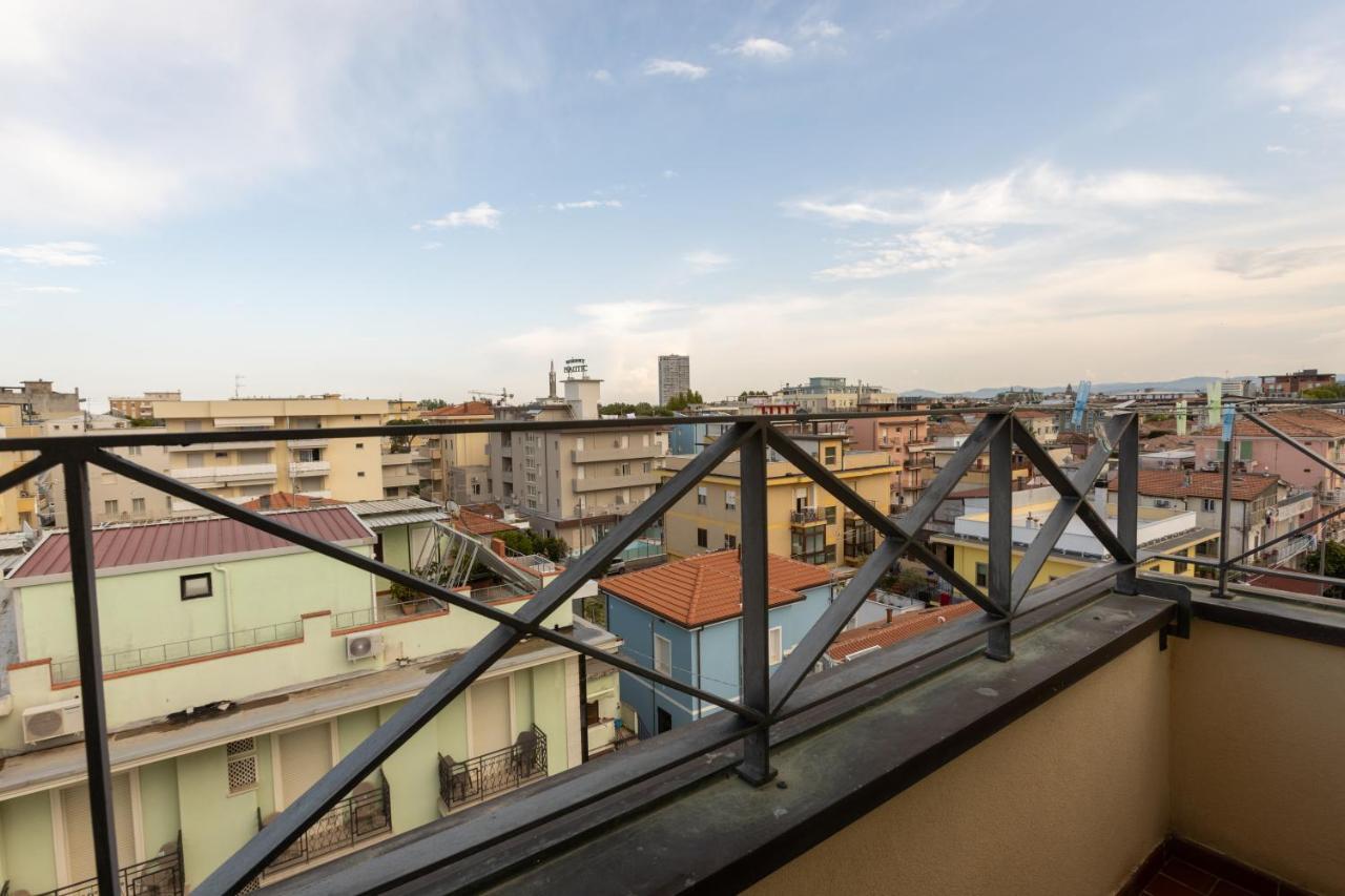 Hotel River Fronte Mare Con Piscina Rimini Exterior photo