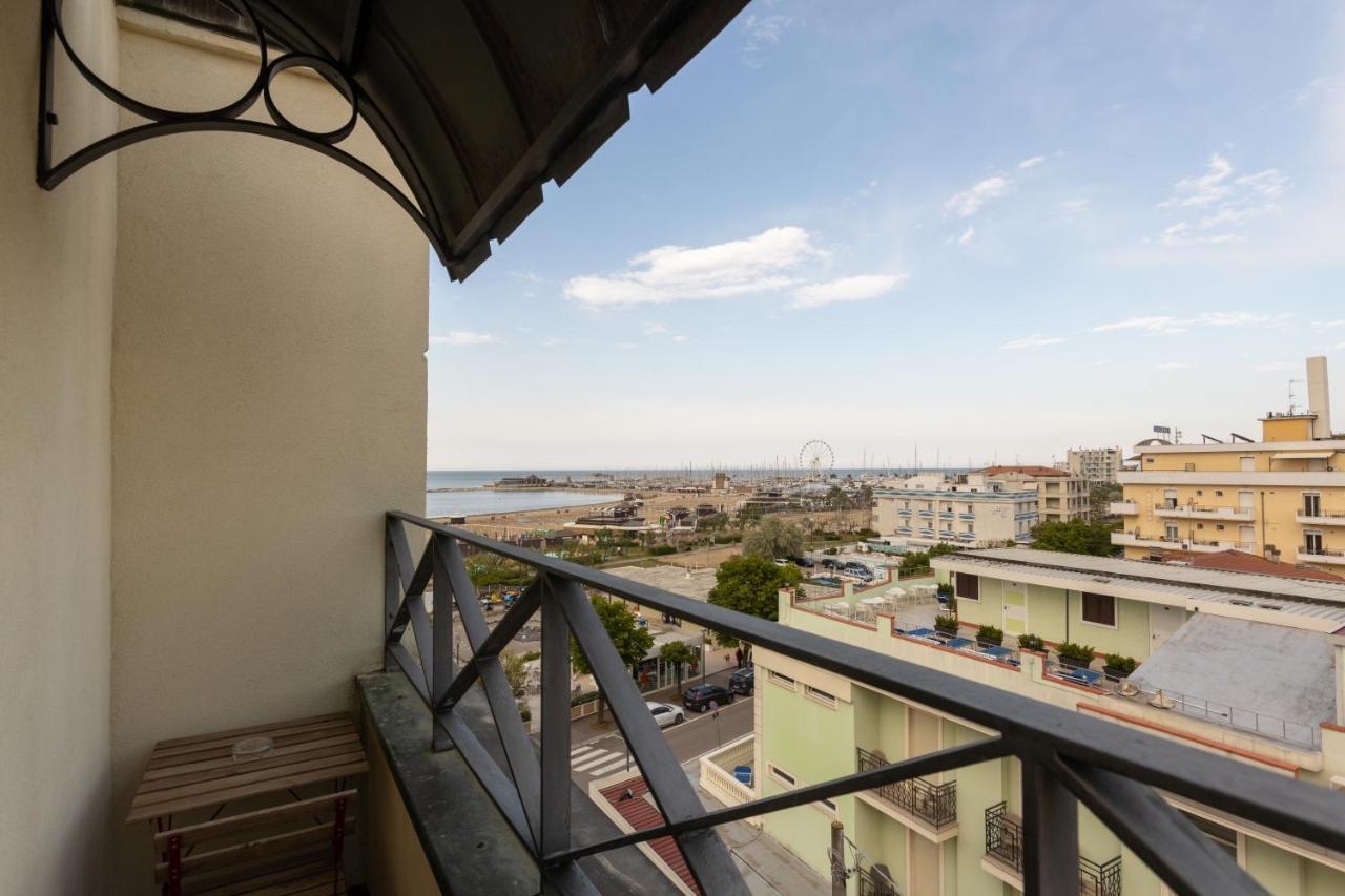 Hotel River Fronte Mare Con Piscina Rimini Exterior photo