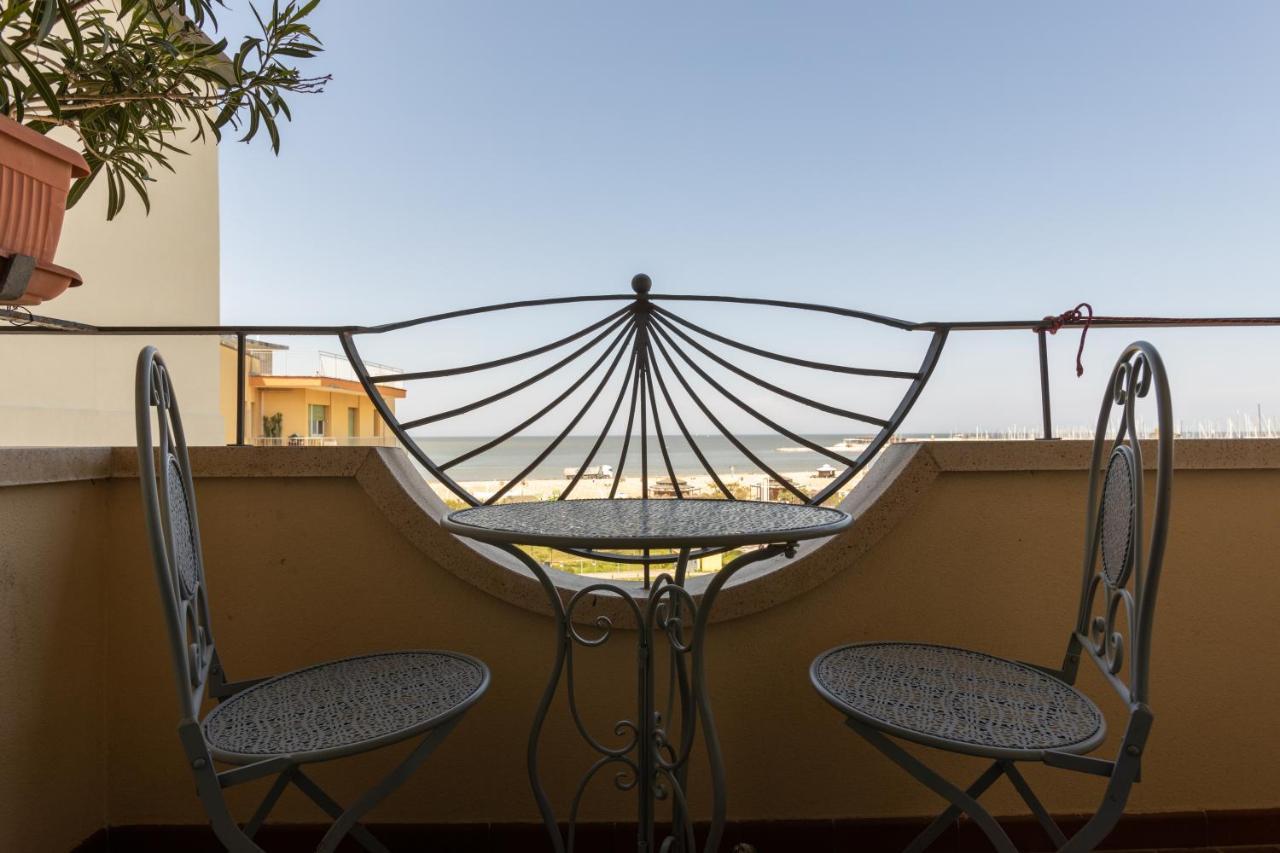 Hotel River Fronte Mare Con Piscina Rimini Exterior photo